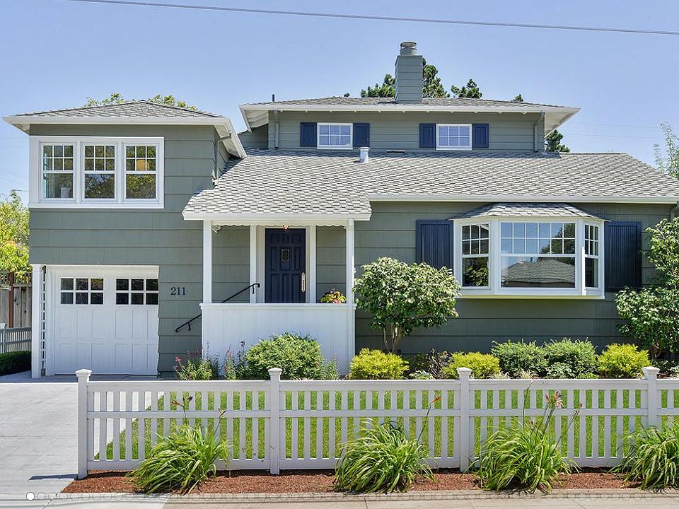 1st image of 211 31st Ave