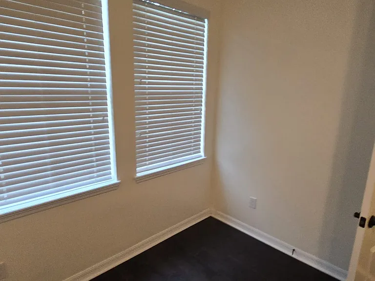 1523 Hanks Ave — Photo 38