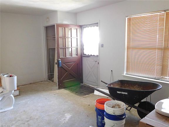 3rd image of 5603 Banbury Ct