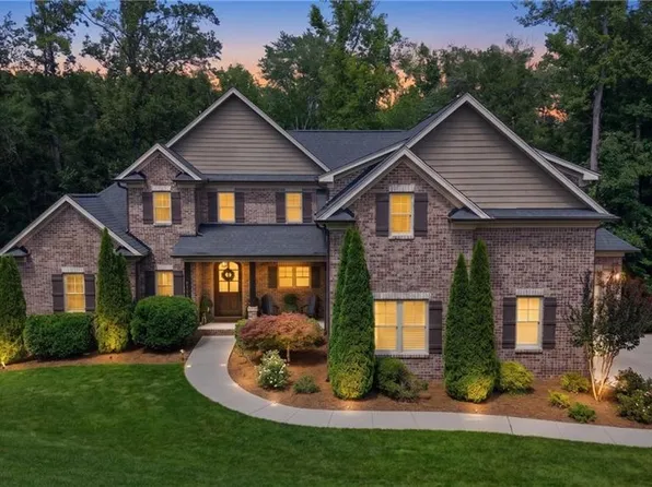 8404 Robert Mohr Ct, Greensboro, NC 27455