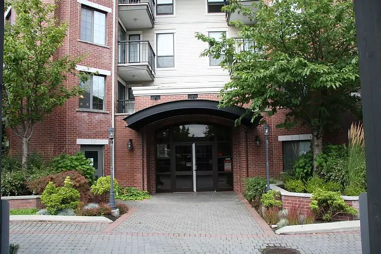 2nd image of 20303 Douglas Cres #105