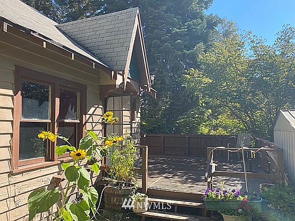5th image of 2551 Auvil Ave