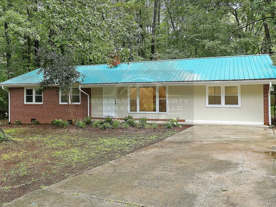 300 Simpson St