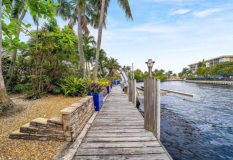 1733 Coral Gardens Dr — Photo 45