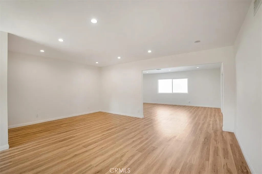 4 bed, 2020 sqft, $4,700 — Photo 4