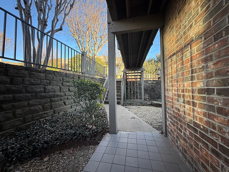 1121 Signal Ridge Pl — Photo 4