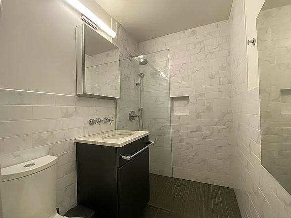 3rd image of 244 E 60th St APT 4A