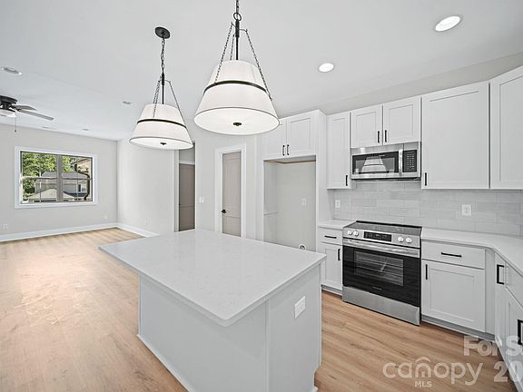 4th image of 851 Sorrel Ln
