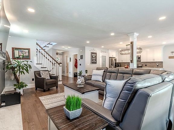 5th image of 9 Rosewood Dr