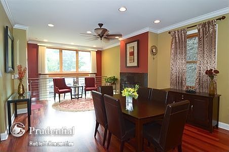 4th image of 2229 N Leavitt St #1