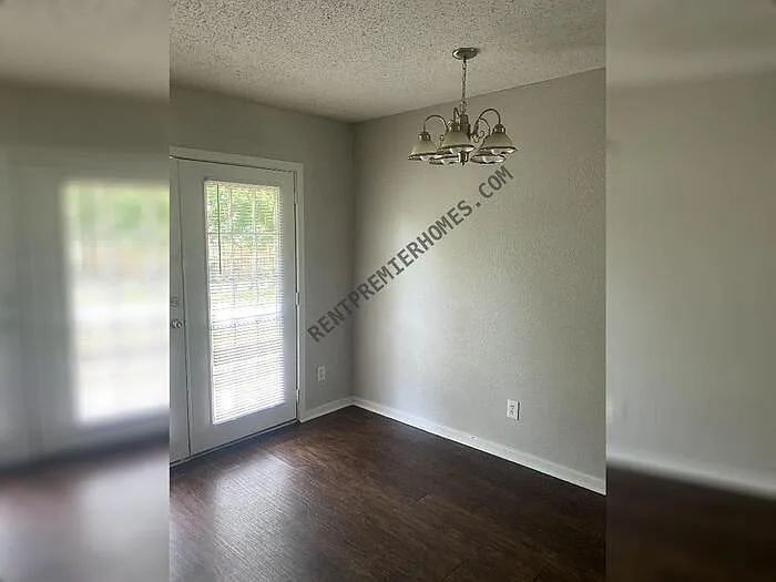 3 bed, 2.0 bath, 1228 sqft, $1,950 — Photo 4