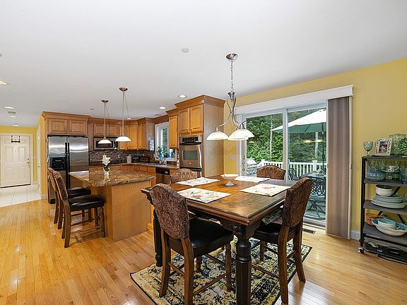 Spacious Cook's Kitchen