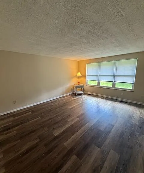 1389 Mapleridge Dr — Photo 9