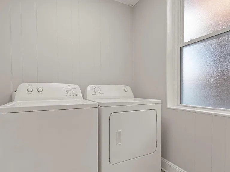 823 Locust St — Photo 5