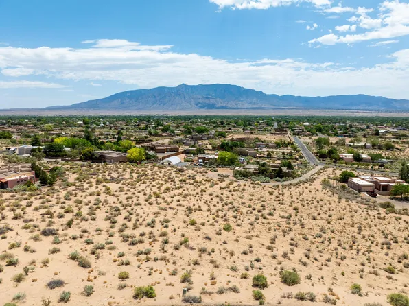 71 Sagebrush Dr, Corrales, NM 87048