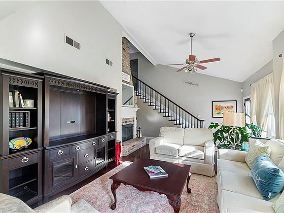 3rd image of 7322 Onyx St