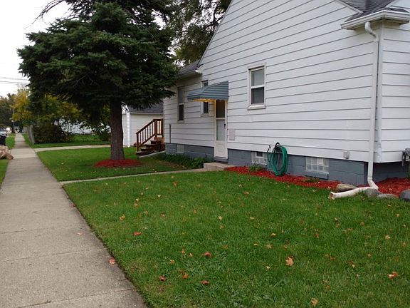 3rd image of 25500 Fern St