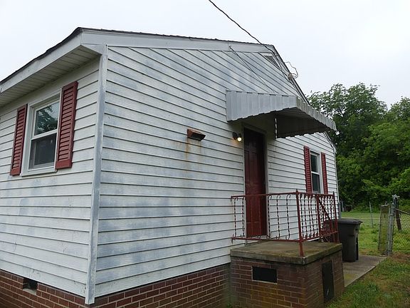 2nd image of 303 Franklin St