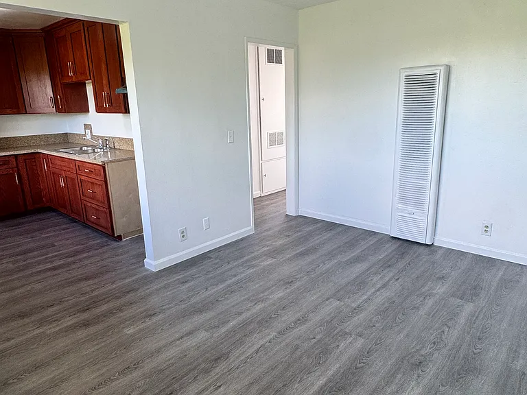 2528 Gleason Ave — Photo 5
