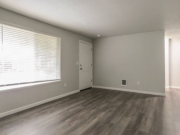 4th image of 880 N Pershing St #3