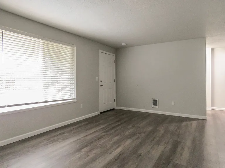 880 N Pershing St — Photo 4