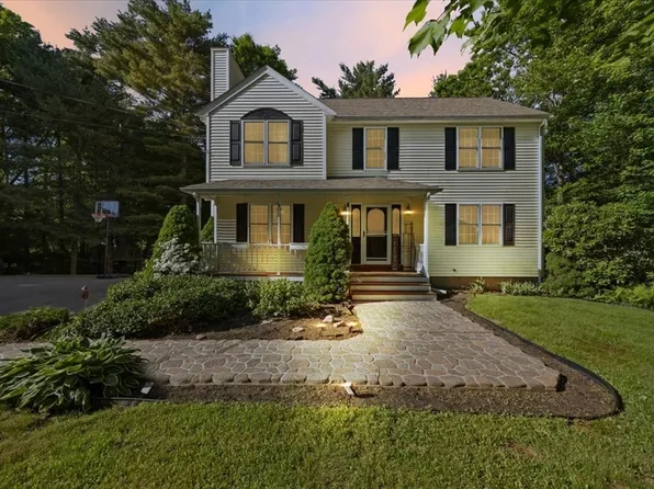 27 N Grove St, Middleboro, MA 02346