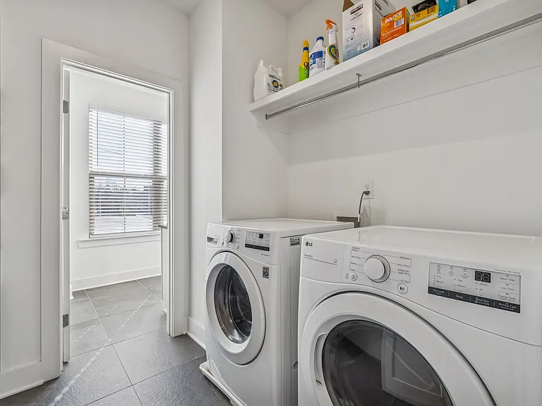 100 Thompson Ln #6 — Photo 27