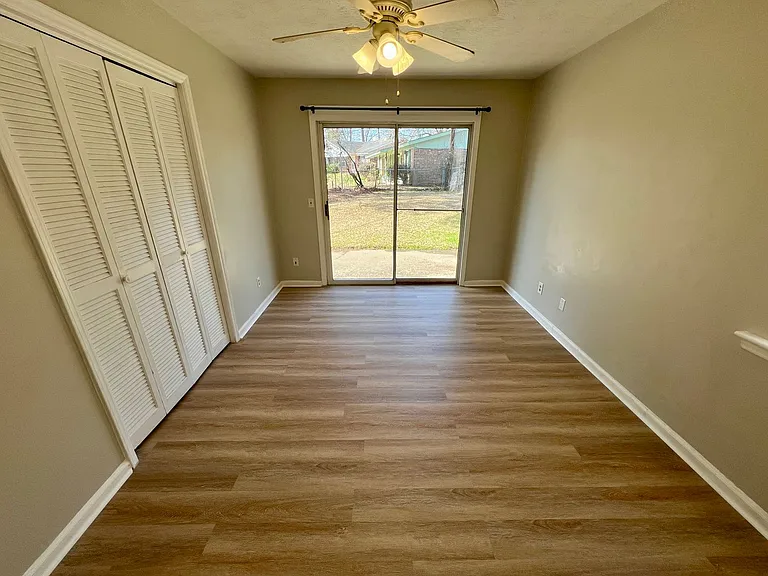 1649B S Beltline Blvd — Photo 11