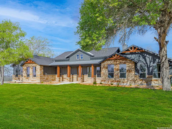 133 Hondo Ridge, La Vernia, TX 78121