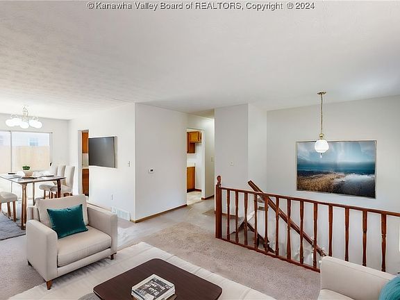 4th image of 16 Colonial Ct