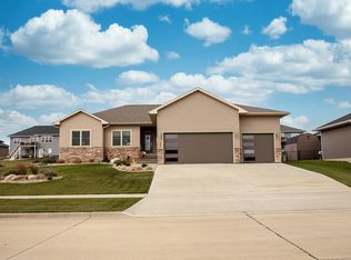 2328 Leigh Ln, Cedar Falls, IA 50613