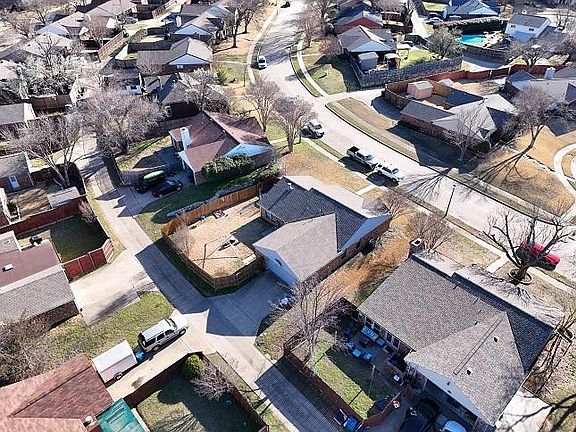 5th image of 242 Pinyon Ln