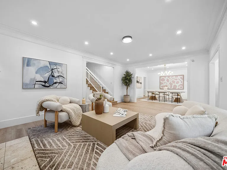 320 Westminster Ave — Photo 3