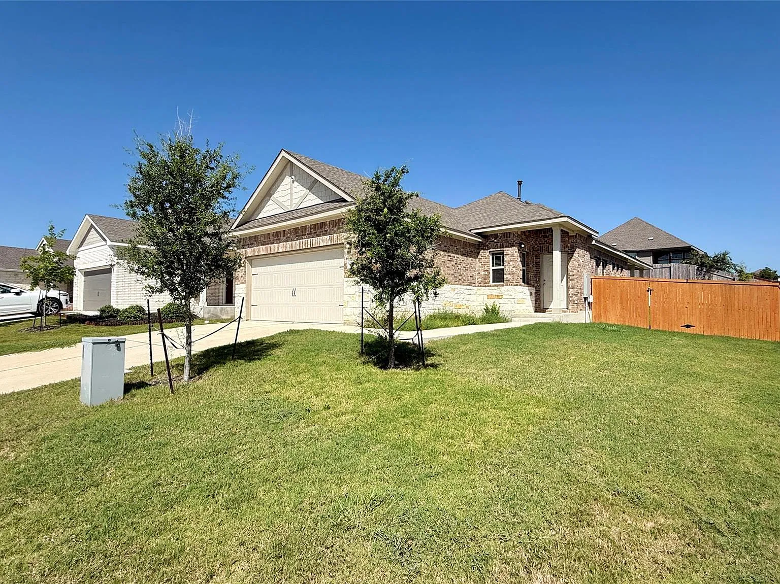 3 bed, 2.0 bath, 1258 sqft, $1,850 — Photo 3