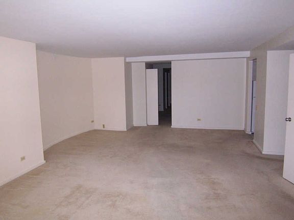 4th image of 40 E 9th St APT 1018