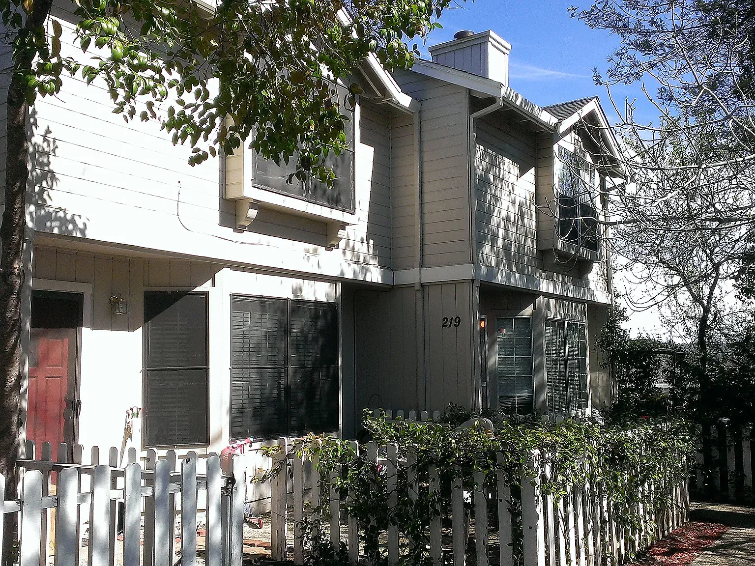 2 bed, 1.5 bath, 950 sqft, $1,300 — Photo 1