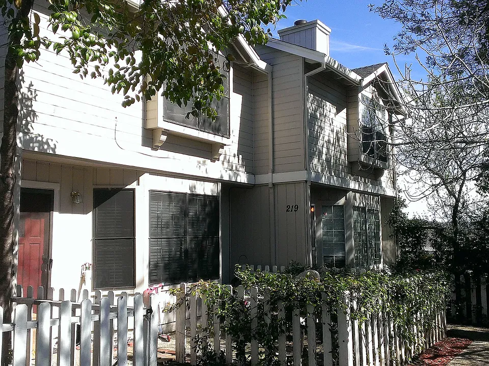 221 Hoffman Ave #221