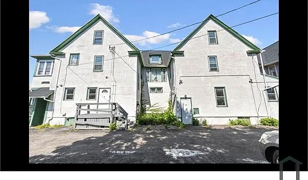 1601 E Main St #4 — Photo 2