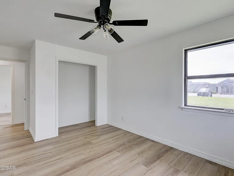 3042 W 15th St — Photo 17