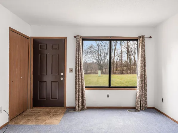 1658 Helena Rd N, Oakdale, MN 55128