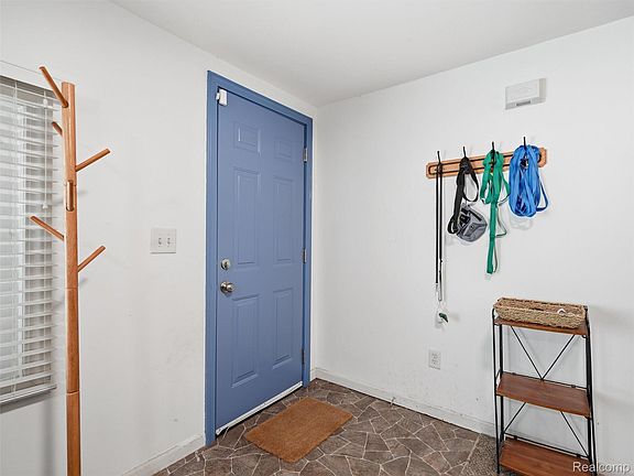 4th image of 890 E Grand Blvd