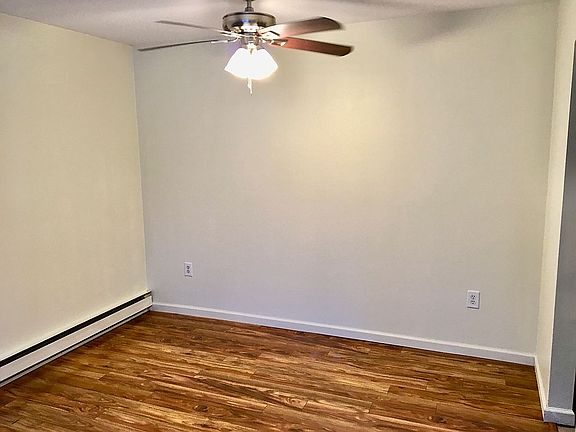 Living Room/Dining Area