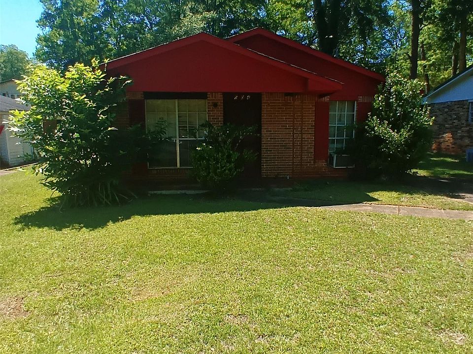 2nd image of 904 Hickory St
