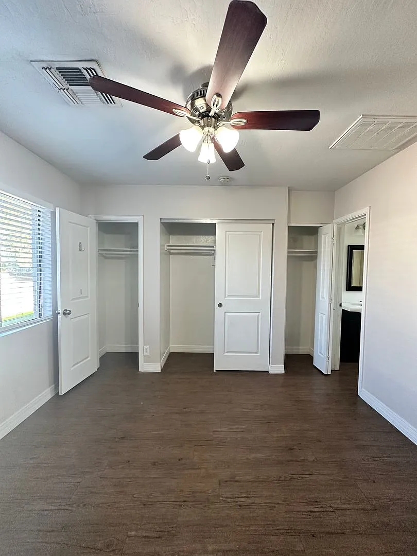 521 E Mariposa ST — Photo 4