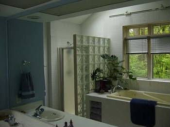 2nd image of 9006 Vine Ave