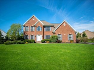 7175 Creekbend Dr, North Tonawanda, NY 14120