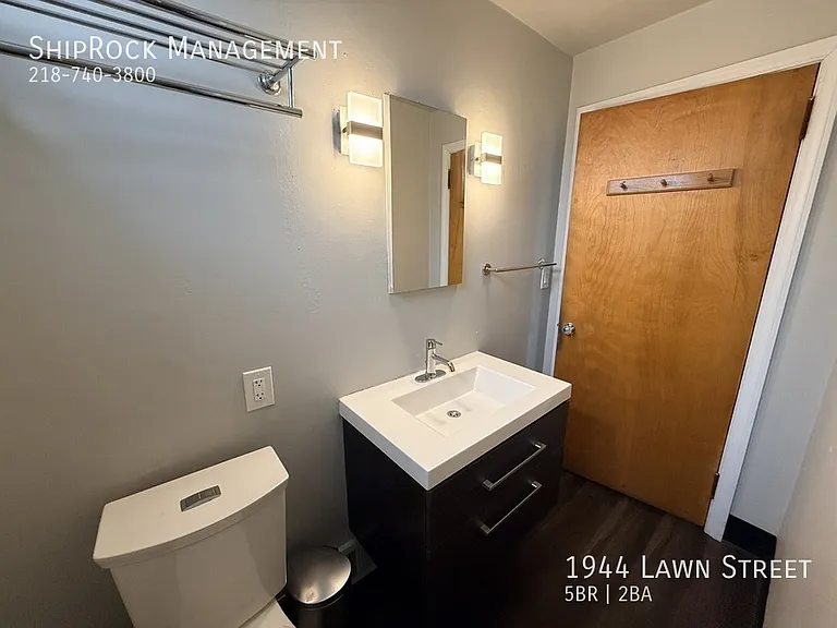1944 Lawn St — Photo 21