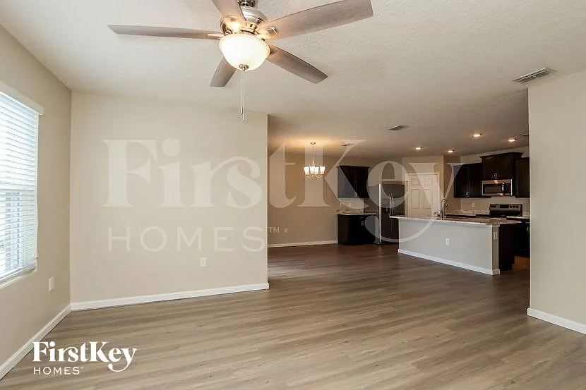 4 bed, 2.0 bath, 1846 sqft, $2,605 — Photo 4
