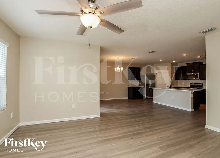 1125 Newton Cir — Photo 4