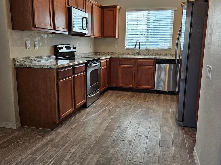 2204 W Le Marche Ave — Photo 28